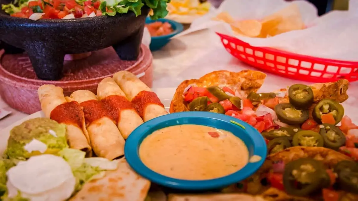 Chuy's appetizer plate